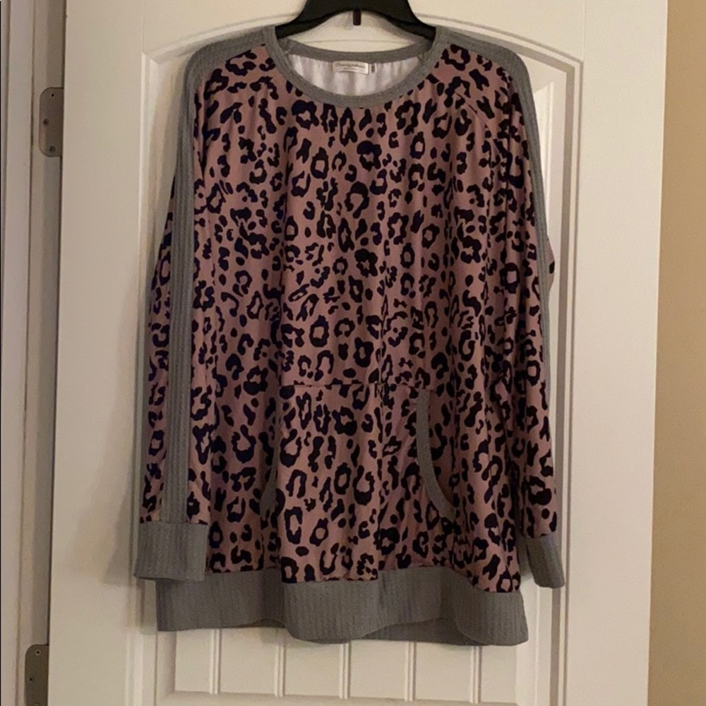 Leopard print pullover